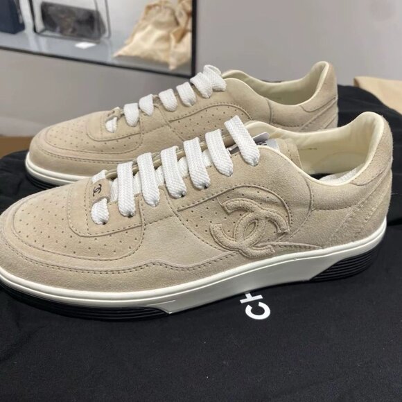 CHANEL Women's Round Toe Low-Top Flat Sneakers Brown us9 - Picture 1 of 4